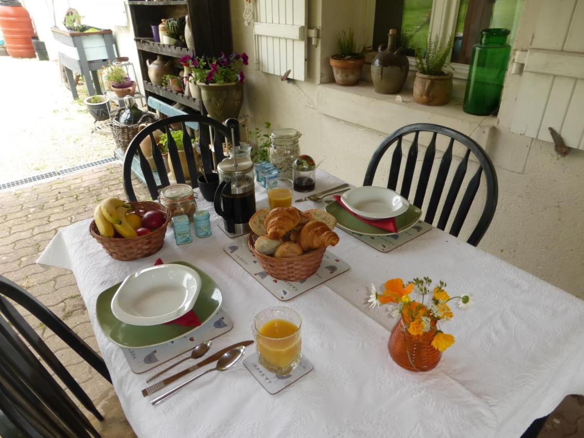 לינה וארוחת בוקר Charroux  Chez Kate מראה חיצוני תמונה