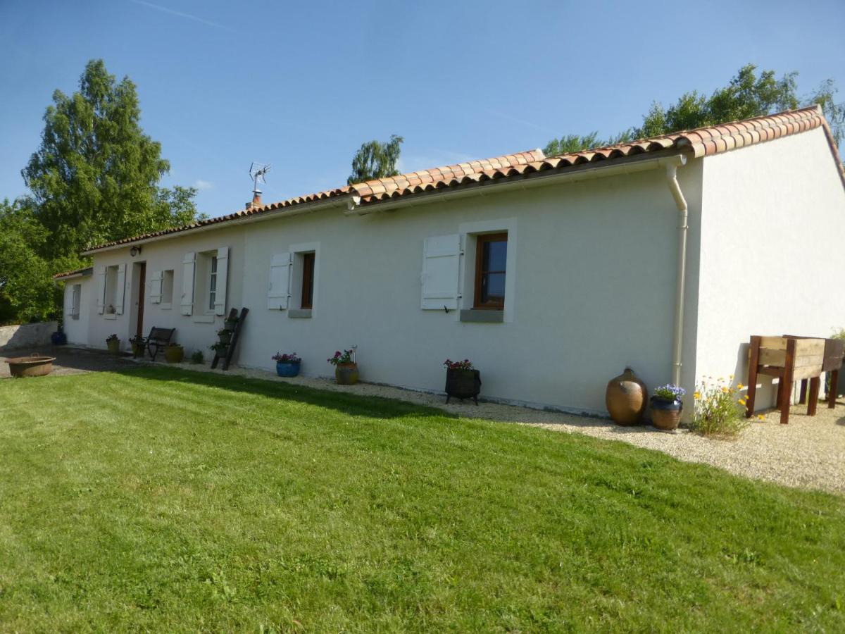לינה וארוחת בוקר Charroux  Chez Kate מראה חיצוני תמונה